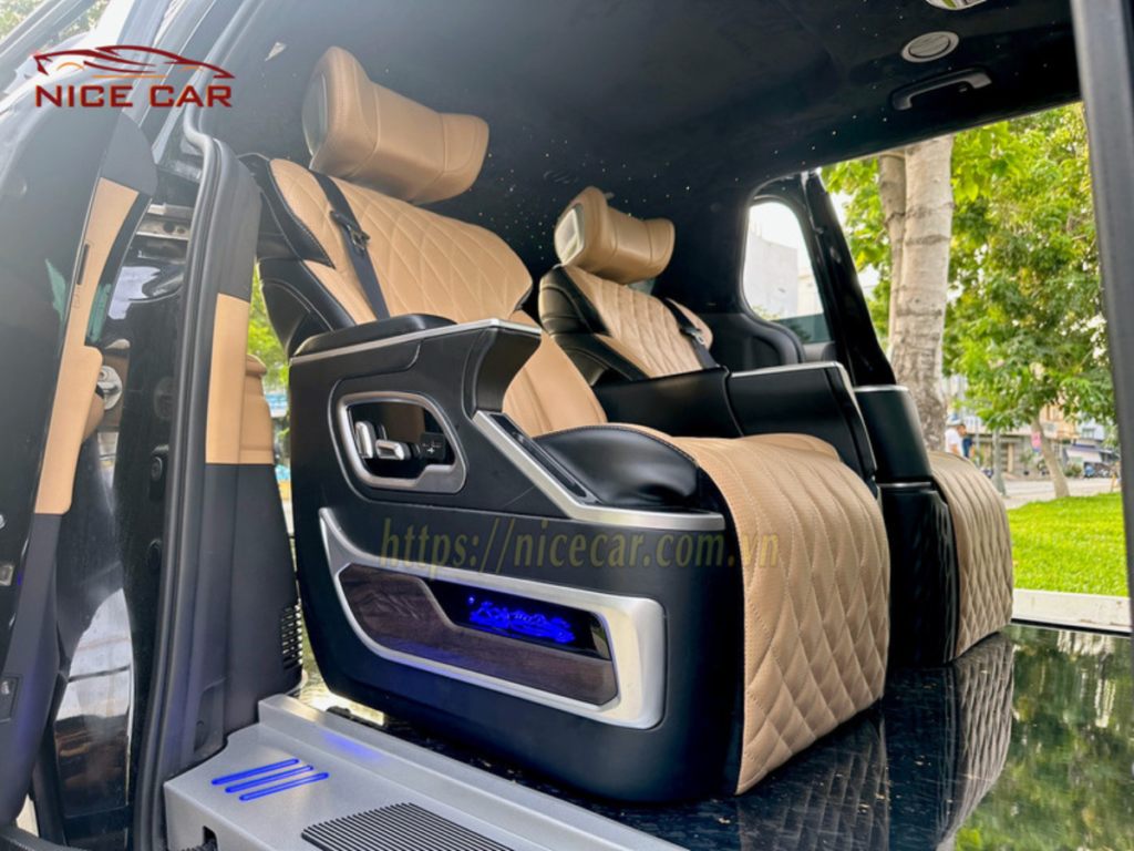 Do-Carnival-voi-hai-ghe-giua-chinh-dien-Limousine-Crystal-4.0-3