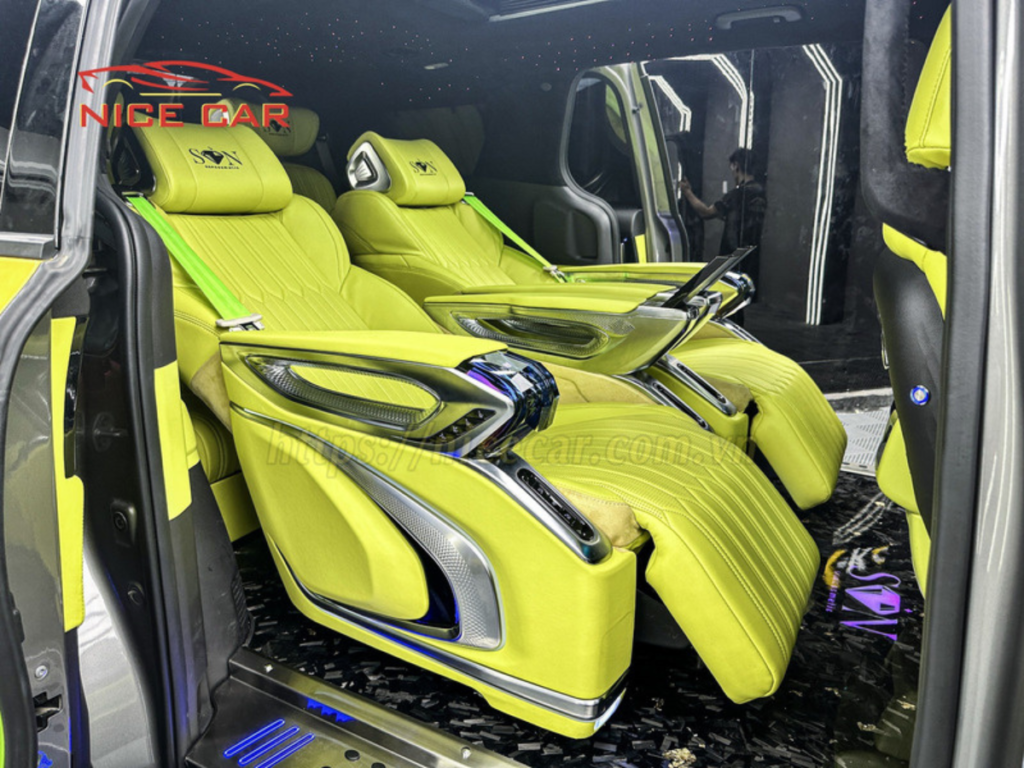 Do-Carnival-voi-hai-ghe-giua-chinh-dien-Limousine-Crystal-4.0-4