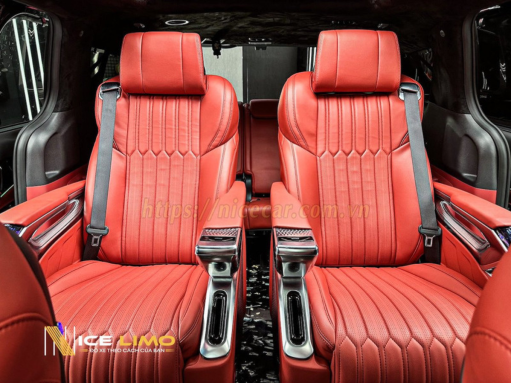 Do-Carnival-voi-hai-ghe-giua-chinh-dien-Limousine-Crystal-4.0-8