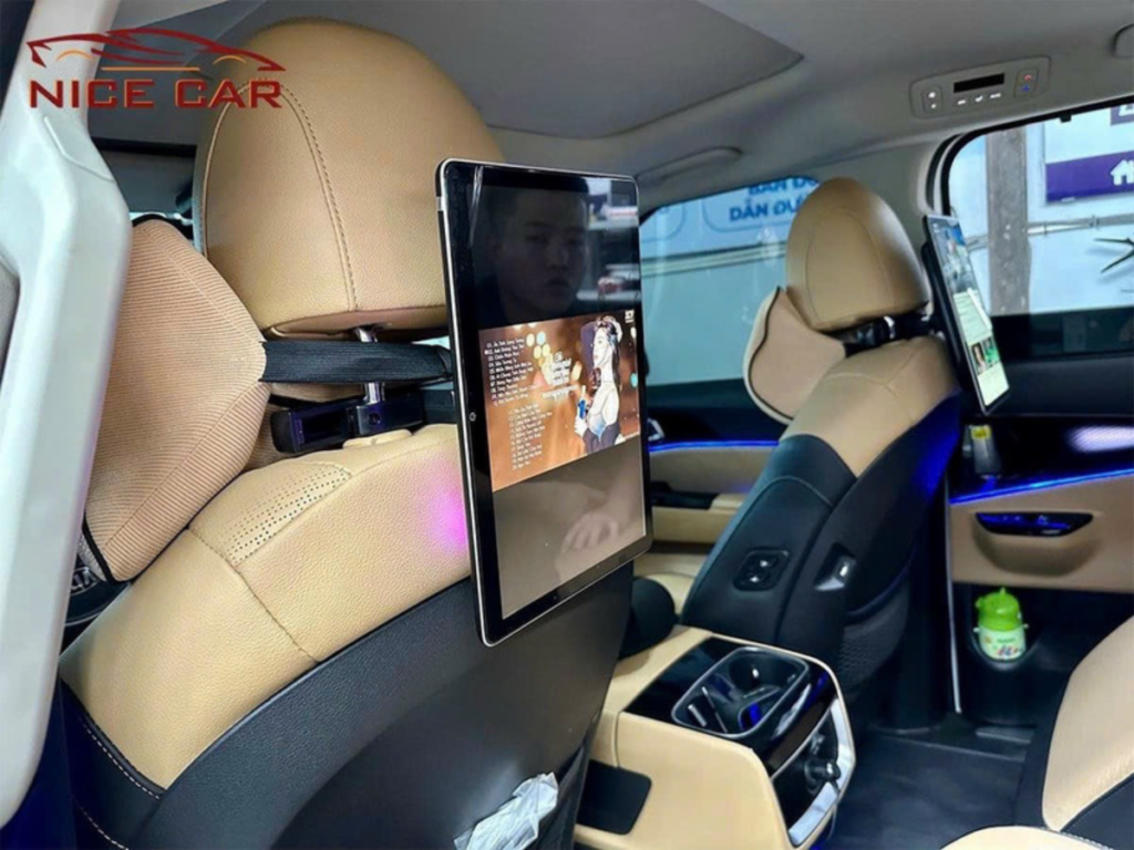 do-limousine-kia-carnival-2024-mau-moi-nhat-10