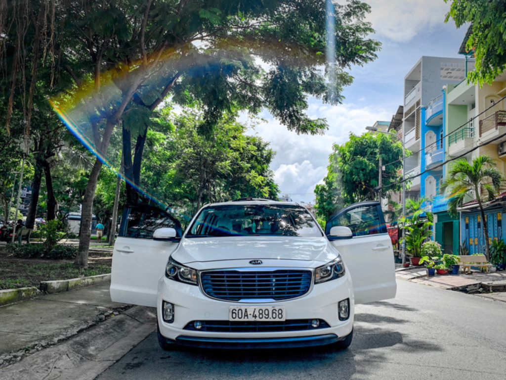 do-limousine-sedona-mau-trang-thinh-vuong-tinh-khiet-1