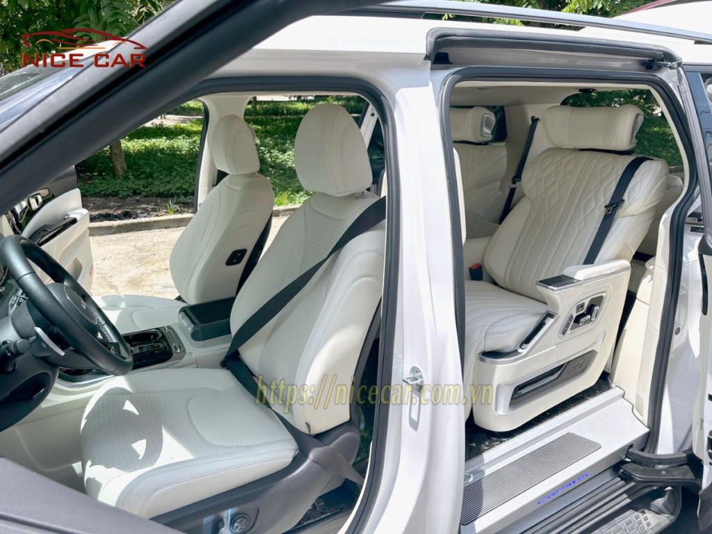 do-limousine-sedona-phien-ban-kem-tuoi-tan-1