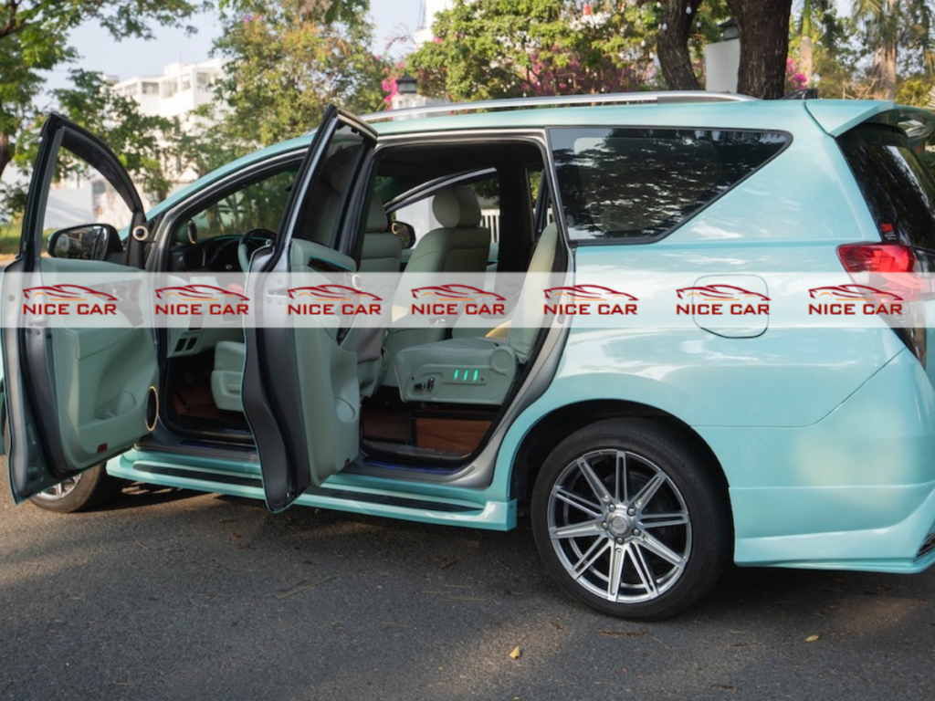 toyota-innova-do-limousine-tien nghi-thoai-mai-1