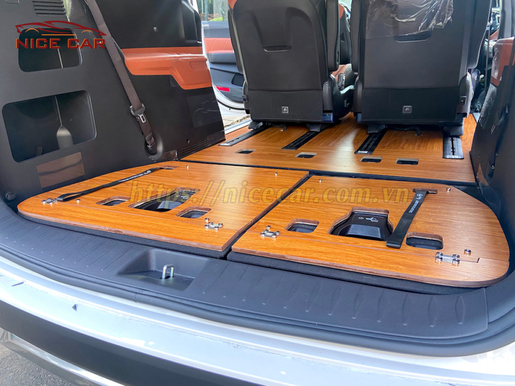 toyota-innova-do-limousine-tien nghi-thoai-mai-11
