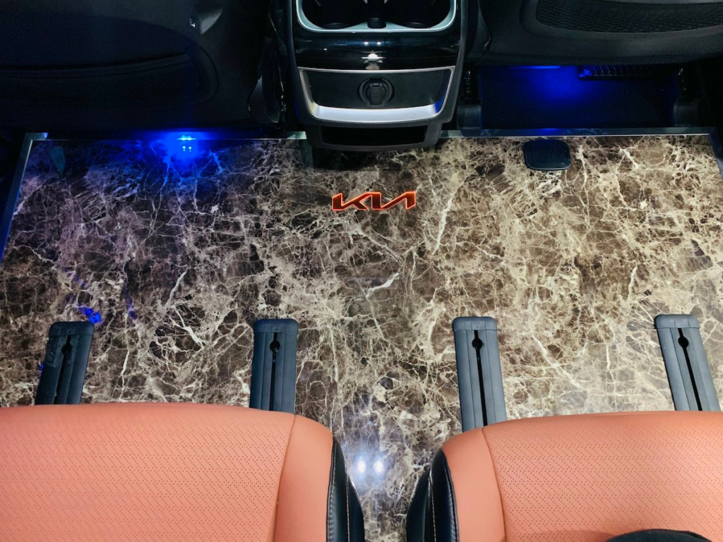toyota-innova-do-limousine-tien nghi-thoai-mai-12