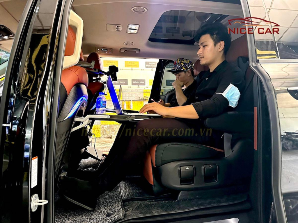 toyota-innova-do-limousine-tien nghi-thoai-mai-14