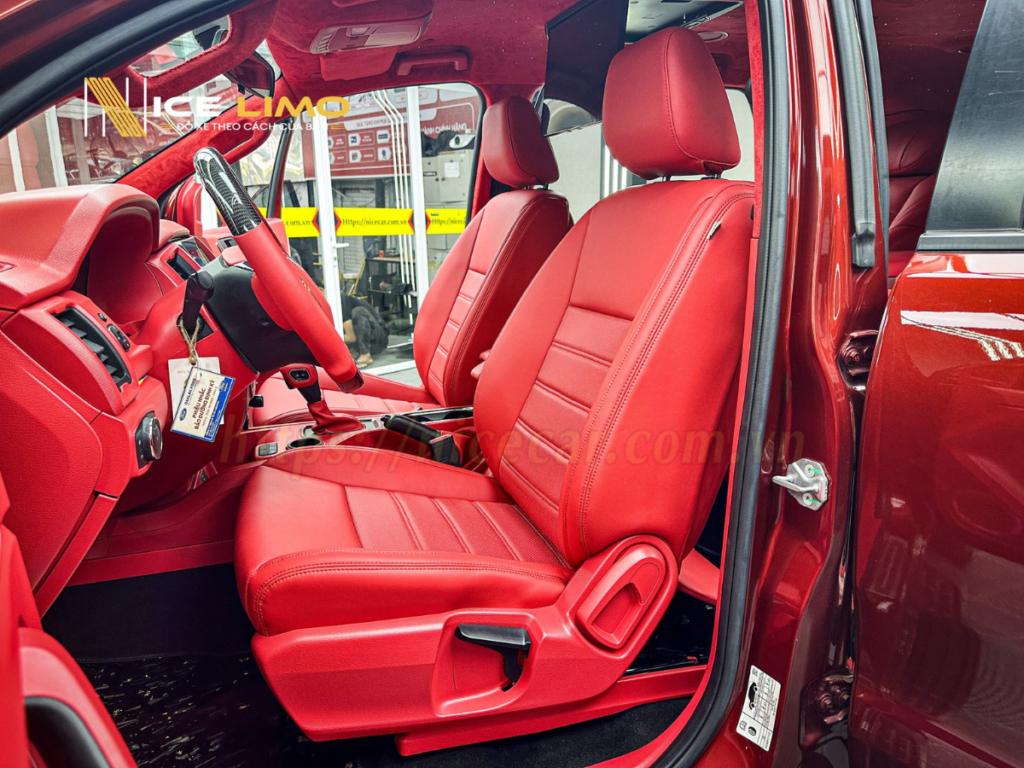Độ Limousine Everest ghế VIP màu đỏ 1