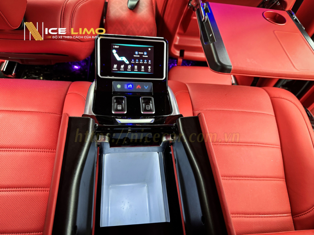 Độ Limousine Everest ghế VIP màu đỏ 2