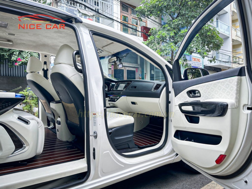 do-Limousine-Sedona-phien-ban-nhu-zin-2