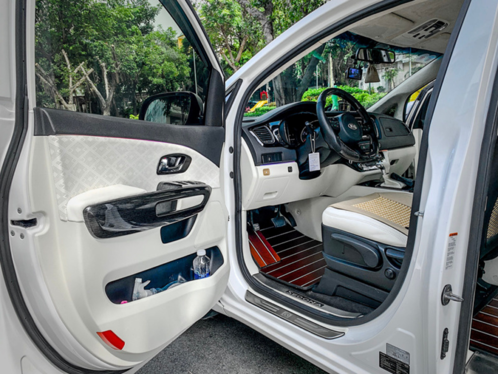 do-Limousine-Sedona-phien-ban-nhu-zin-7