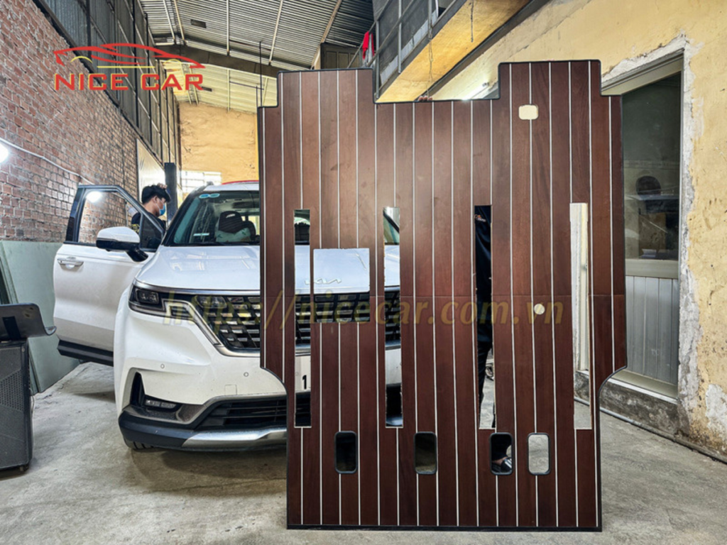 do-san-go-xe-Ford-Transit-trend-moi-nhat-2024-6