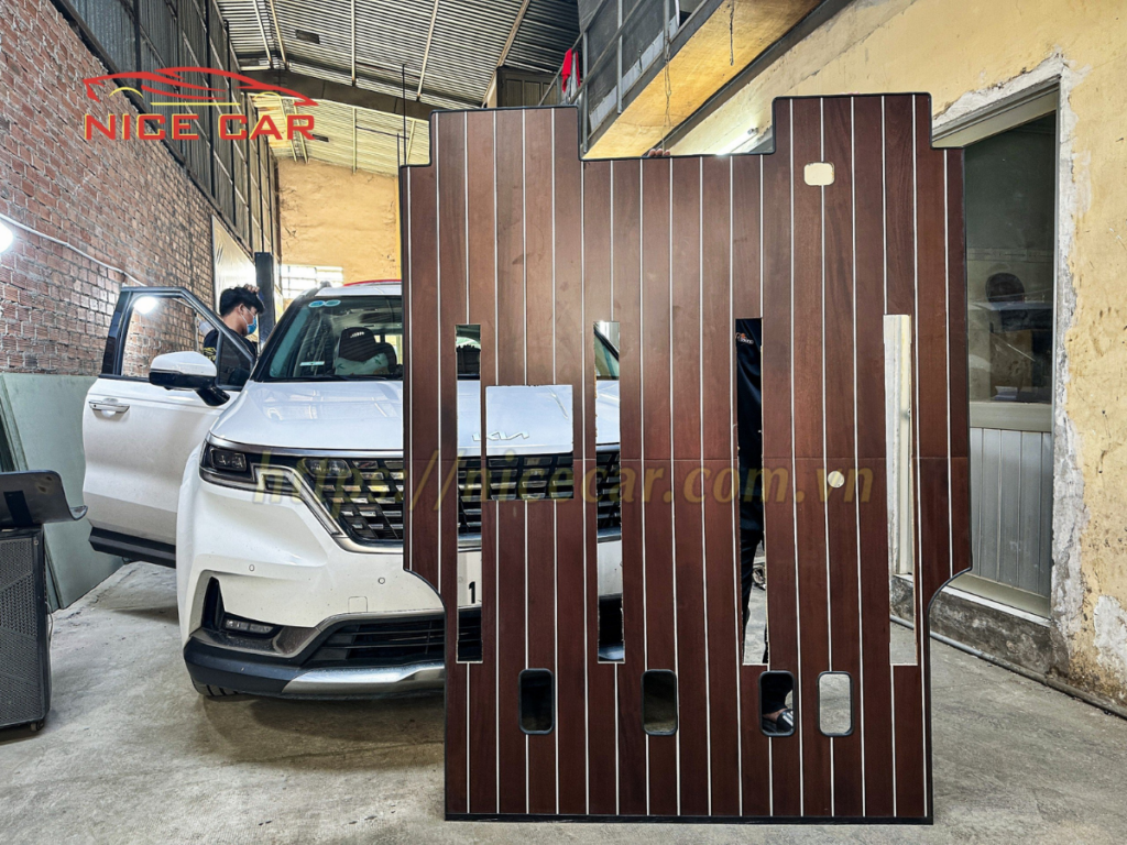 do-san-go-xe-mercedes-v250-moi-nhat-nam-2024-2
