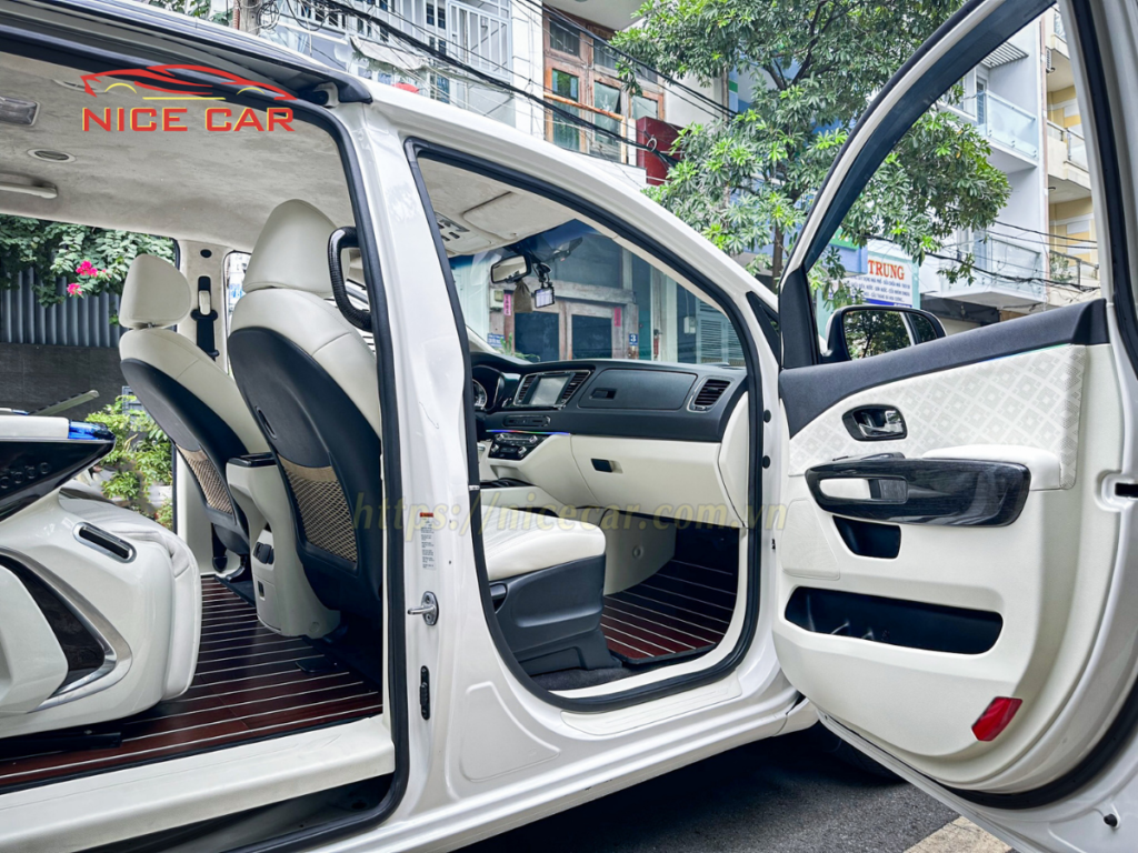 do-san-go-xe-mercedes-v250-moi-nhat-nam-2024-4